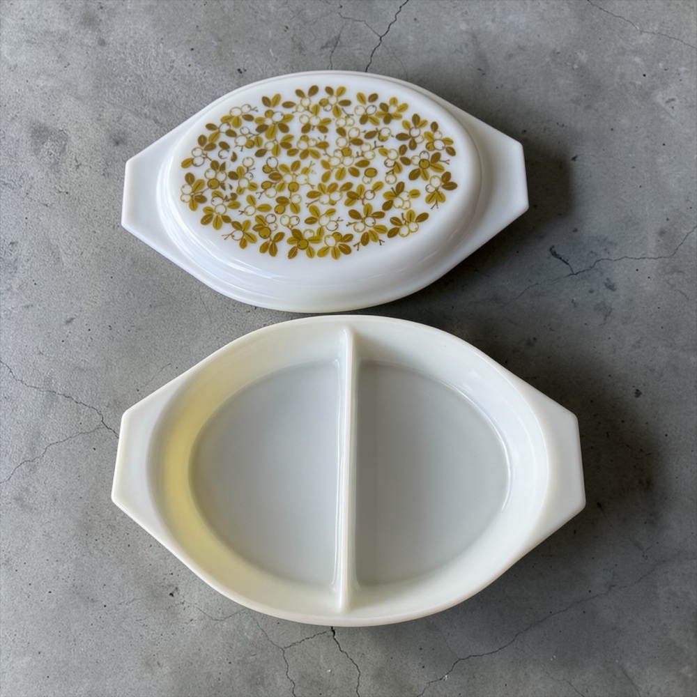 Vintage Pyrex Oval Divided Casserole Dish W/Olive Print Lid 1.5 Qt - Picture 2 of 3